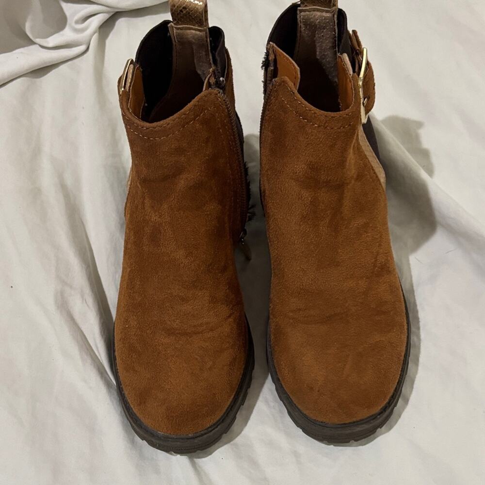 Kidpic 1 Brown Suede like Ankle Boots mixed material gold lug sole euc side zip
